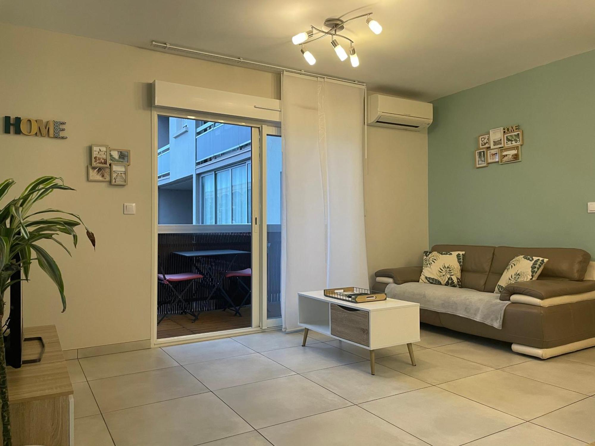 Apartment Calme, Climatise 3min A Pied De La