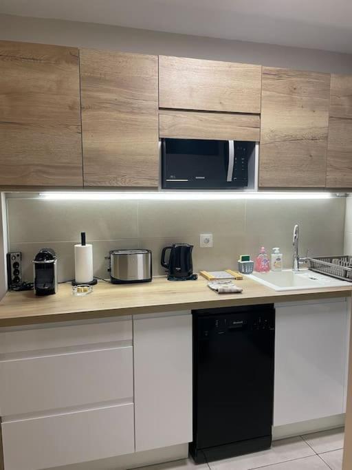 Appartement Calme, Climatise 3min A Pied De La